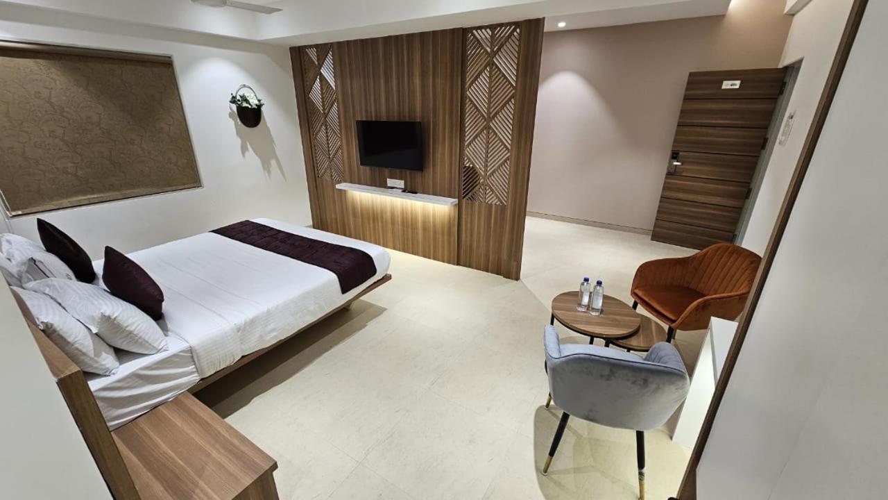 Hotel Veesons Executive Solapur Extérieur photo