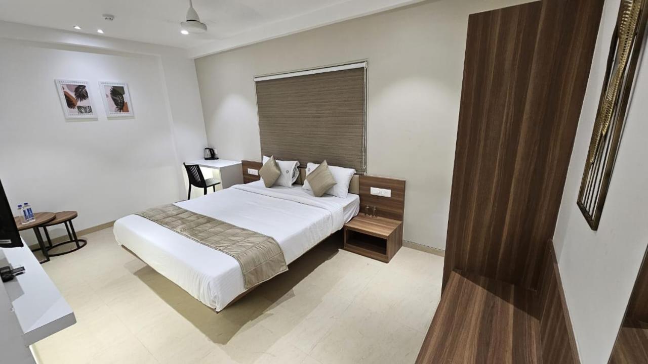 Hotel Veesons Executive Solapur Extérieur photo