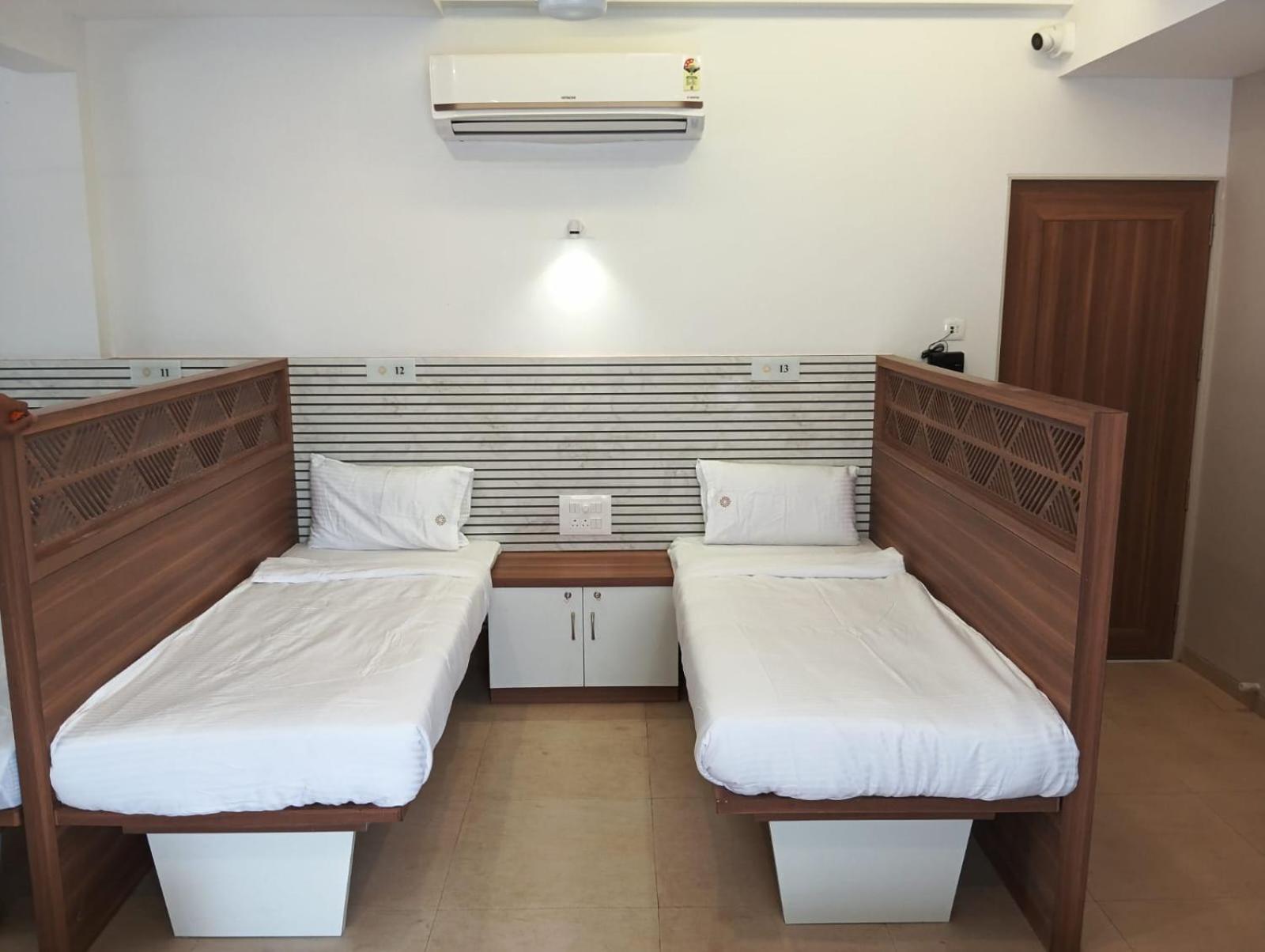 Hotel Veesons Executive Solapur Extérieur photo