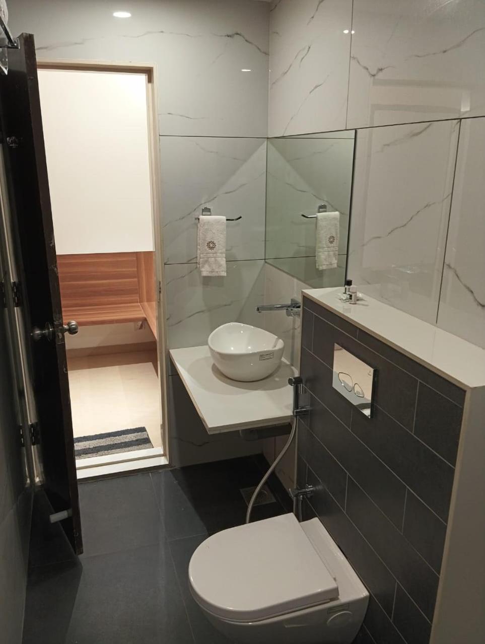 Hotel Veesons Executive Solapur Extérieur photo