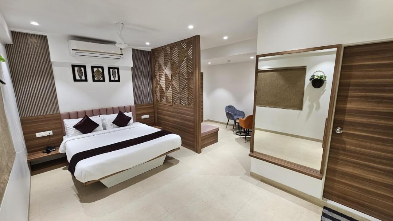 Hotel Veesons Executive Solapur Extérieur photo